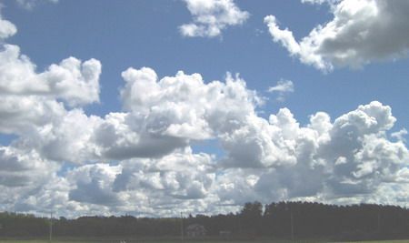 Wolkenformation über Forest Haven Inn